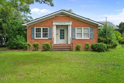 208 E C St, Erwin, NC 28339 photo 3