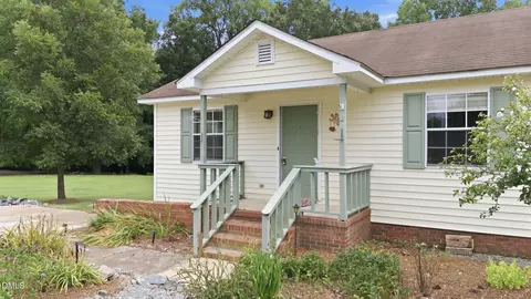 3805 Manor Dr, Clayton, NC 27520