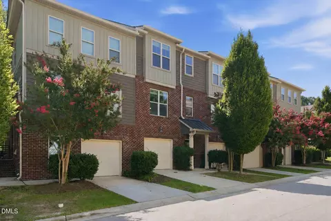 3217 Kempthorne Rd, Cary, NC 27519