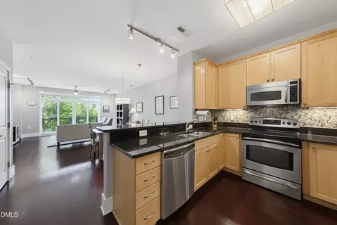 444 S Blount St #325, Raleigh, NC 27601