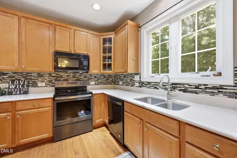 Kitchen - 5 Bobcat Ct, Durham, NC 27713 photo 4 of 5