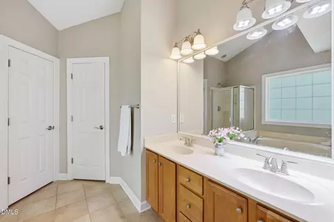 Bath - 5 Bobcat Ct, Durham, NC 27713 photo 3 of 4