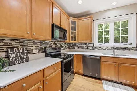 Kitchen - 5 Bobcat Ct, Durham, NC 27713 photo 3 of 5