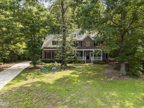 25 Chaucer Ct E, Zebulon, NC 27597