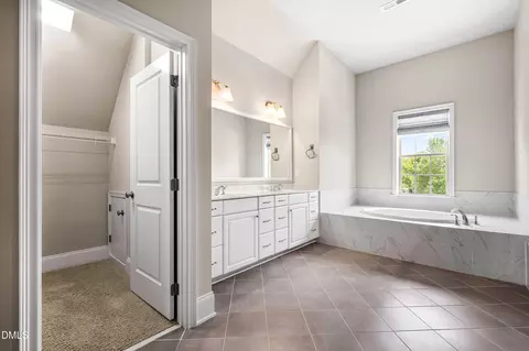 Bath - 6 Colbury Ct, Durham, NC 27713 photo 3 of 7