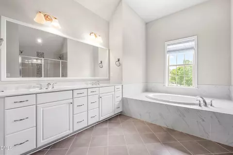 Bath - 6 Colbury Ct, Durham, NC 27713 photo 4 of 7