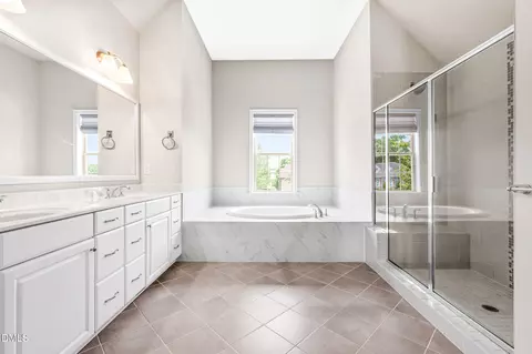 Bath - 6 Colbury Ct, Durham, NC 27713 photo 5 of 7