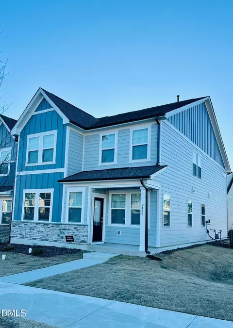 2460 E Hutch Ln, Apex, NC 27523