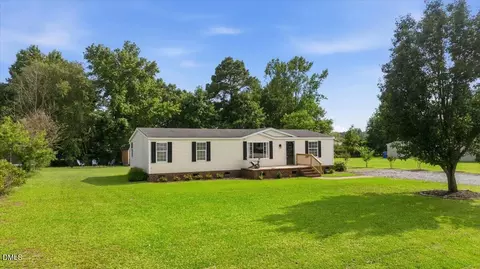 102 Clifton Ridge Dr, Pikeville, NC 27863