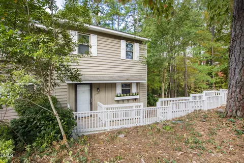 5748 3 Oaks Dr, Raleigh, NC 27612