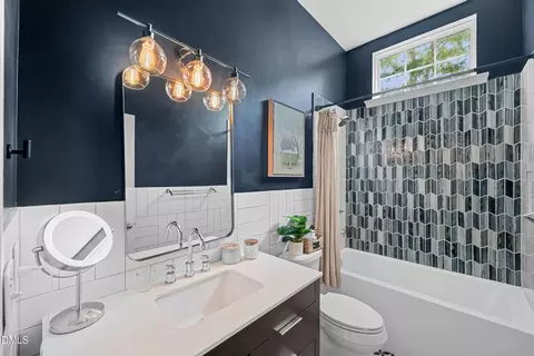 Bath - 106 Silver Pine Ct, Durham, NC 27713 photo 3 of 4