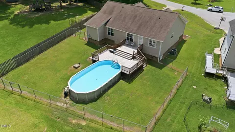 162 Oak Creek Dr, Clayton, NC 27520