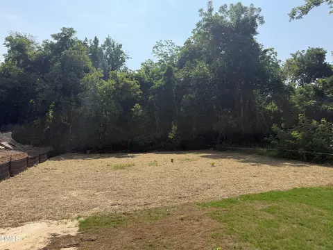 Exterior - 1122 Berkeley St, Durham, NC 27705 photo 5 of 6