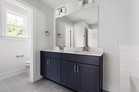 Bath - 1122 Berkeley St, Durham, NC 27705 photo 6 of 8