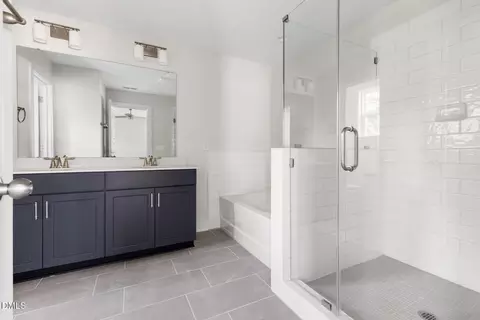 Bath - 1122 Berkeley St, Durham, NC 27705 photo 3 of 8
