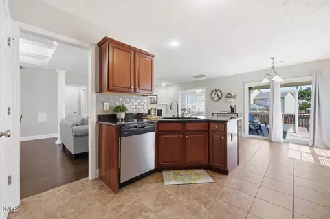 Kitchen - 77 Summerseat Way, Bunnlevel, NC 28323 photo 2 of 5