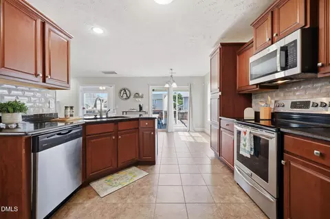 Kitchen - 77 Summerseat Way, Bunnlevel, NC 28323 photo 3 of 5