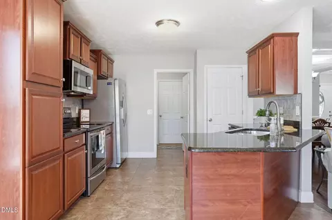 Kitchen - 77 Summerseat Way, Bunnlevel, NC 28323 photo 4 of 5