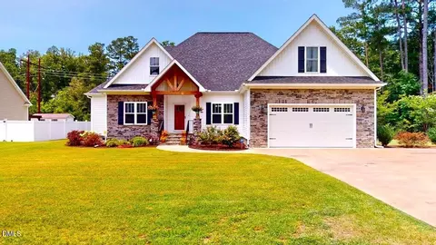 305 Summerfield Dr, Pikeville, NC 27863