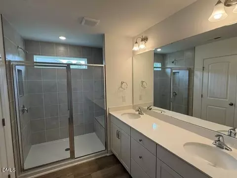 Bath - 5402 Running Fox Ln, Durham, NC 27703 photo 1 of 2