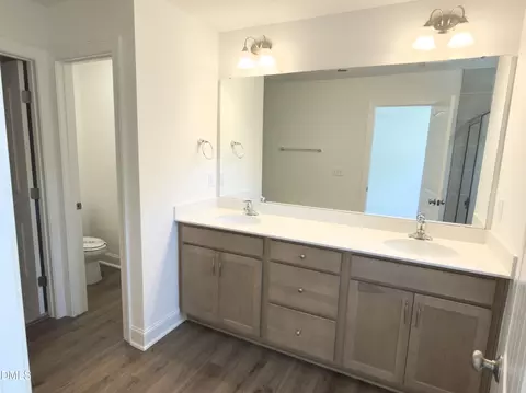 Bath - 5410 Running Fox Ln, Durham, NC 27703 photo 3 of 4
