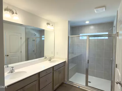 Bath - 5410 Running Fox Ln, Durham, NC 27703 photo 2 of 4