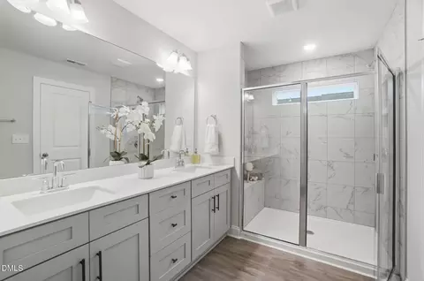 Bath - 5410 Running Fox Ln, Durham, NC 27703 photo 4 of 4