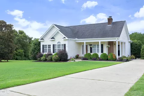 211 Sherman Lakes Dr, Fuquay Varina, NC 27526