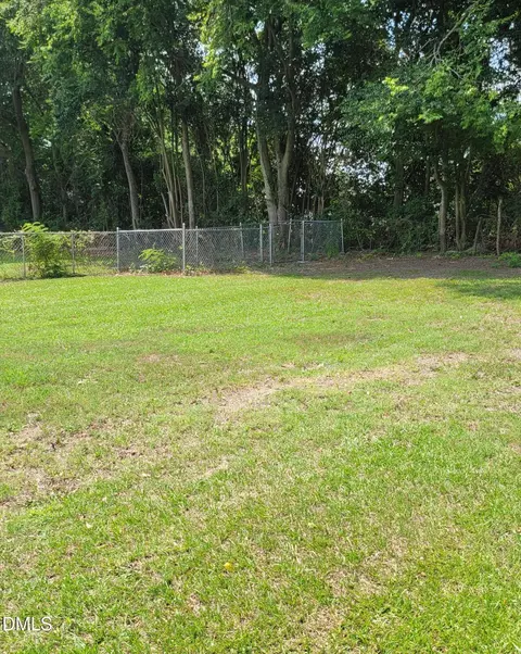 Exterior - 708 E Divine St, Dunn, NC 28334 photo 6 of 8