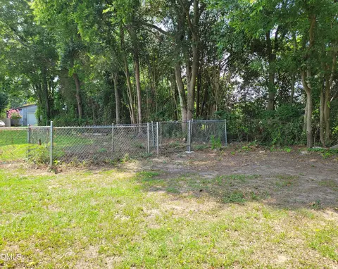 Exterior - 708 E Divine St, Dunn, NC 28334 photo 7 of 8