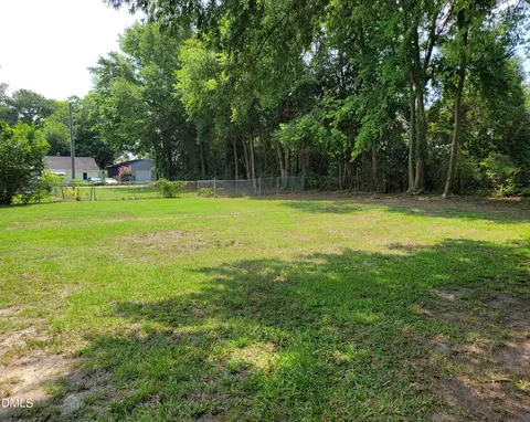 Exterior - 708 E Divine St, Dunn, NC 28334 photo 8 of 8