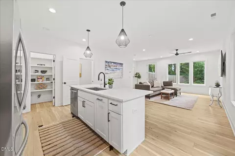 829 Cumberland St, Raleigh, NC 27610