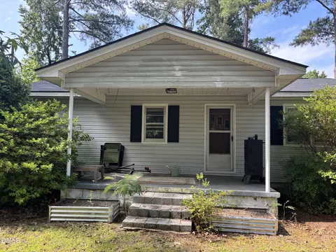 7941 Overhills Rd, Spring Lake, NC 28390
