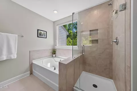 Bath - 1150 Searstone Ct, Durham, NC 27713 photo 3 of 5