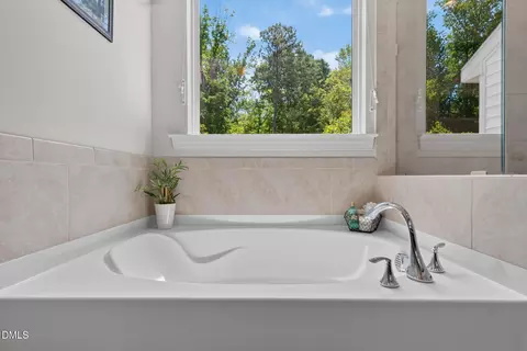 Bath - 1150 Searstone Ct, Durham, NC 27713 photo 4 of 5