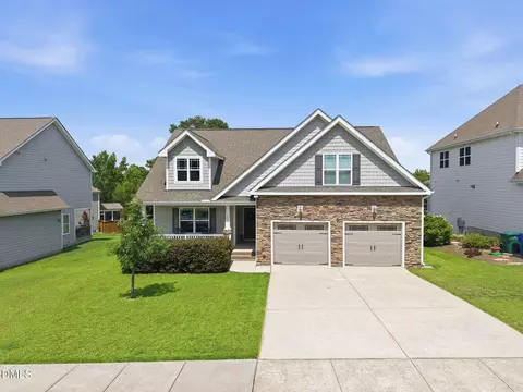 2204 Mills Crest St, Fuquay Varina, NC 27526