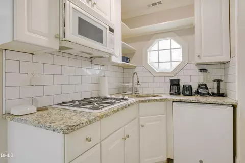 Kitchen - 4125 Farrington Rd, Durham, NC 27707 photo 4 of 5