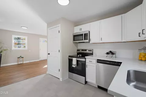 1546 Eloise St, Fayetteville, NC 28311
