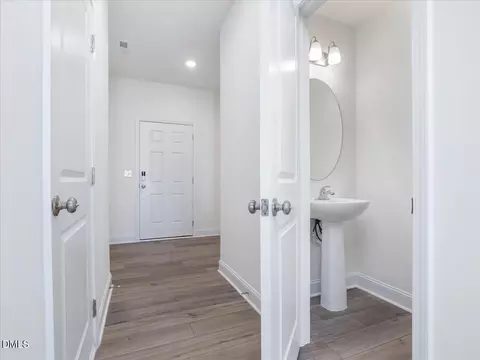 633 Sefton Park Dr, Zebulon, NC 27597