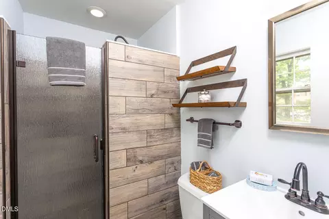 Bath - 921 Devon Ave, Cary, NC 27511 photo 4 of 6