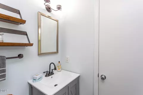 Bath - 921 Devon Ave, Cary, NC 27511 photo 6 of 6