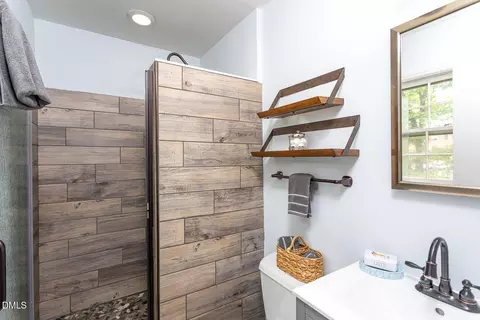 Bath - 921 Devon Ave, Cary, NC 27511 photo 5 of 6