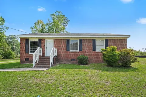 125 Surry Dr, Nashville, NC 27856