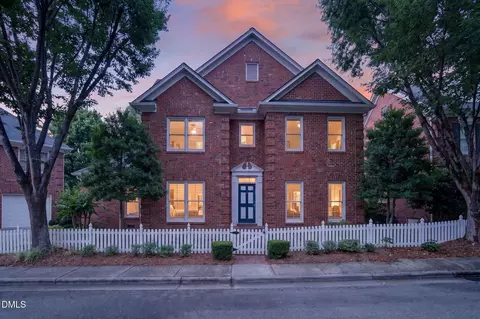 14 Checkerberry Sq, Greensboro, NC 27455