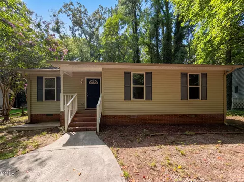 810 Hill Top Cir, Sanford, NC 27332