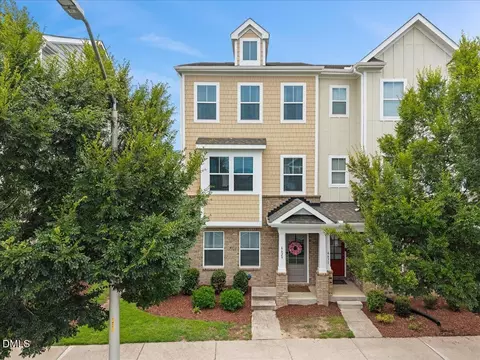 6629 Perry Creek Rd, Raleigh, NC 27616