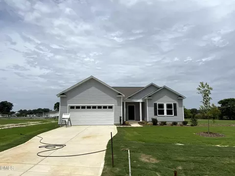 111 Finch Ln, Four Oaks, NC 27524