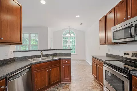 633 Woodson Dr, Clayton, NC 27527