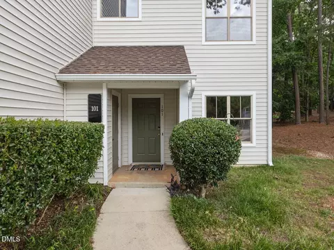 6010 Winterpointe Ln #101, Raleigh, NC 27606
