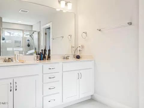 Bath - 2229 Bonnie St, Willow Spring, NC 27592 photo 2 of 4